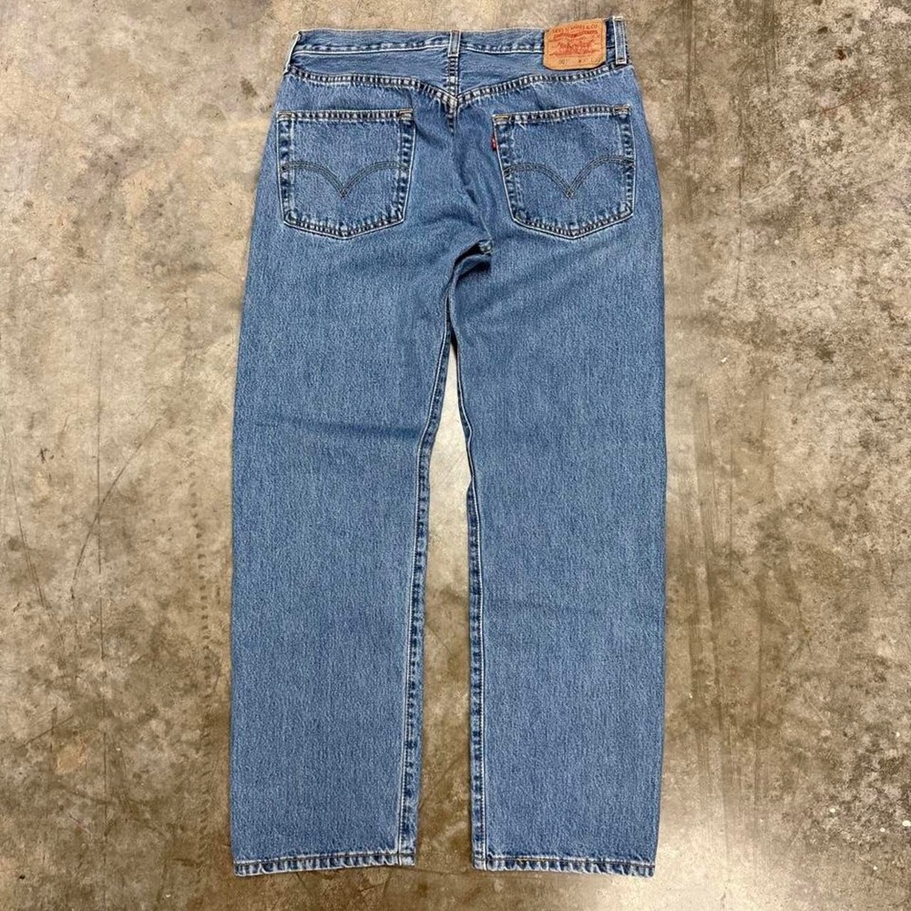 Levis 501 Straight Fit Jeans Mens 32x29 Medium Wash Blue Denim Button Fly